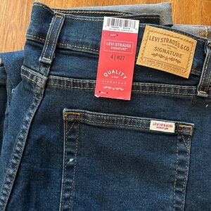 Levi's Women’s Signature Straight Mid Rise Boyfriend Jeans with cuff size 4/27